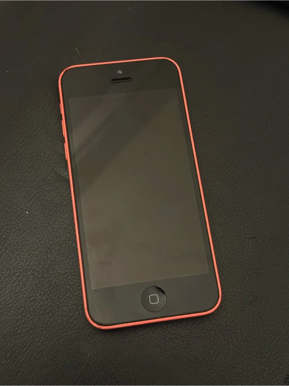 with charger Apple iPhone 4C works perfect